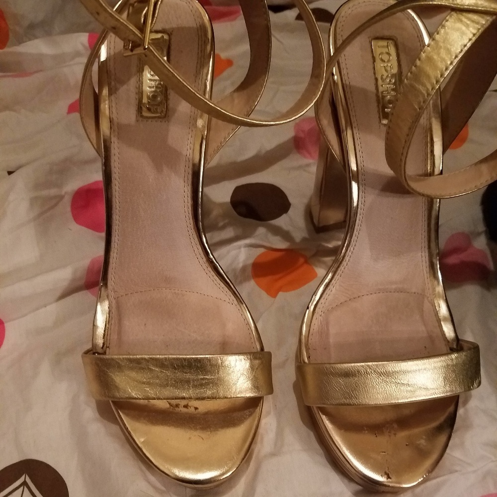 Gold Pumps